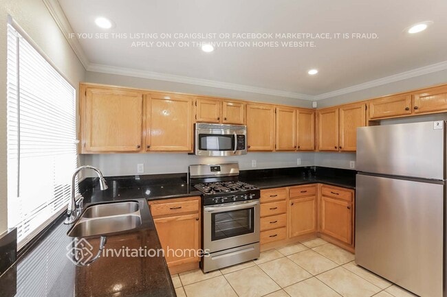 Foto del edificio - 904 Autumn Royal Ln