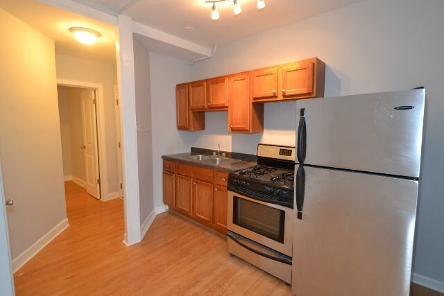 Building Photo - 5860 N Kenmore Ave