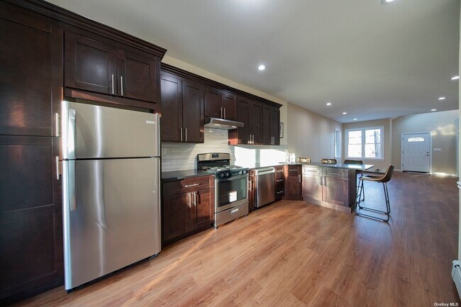 Building Photo - 84-24 Little Neck Pkwy