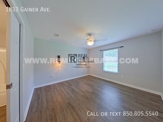 Foto del edificio - 1833 Gainer Ave