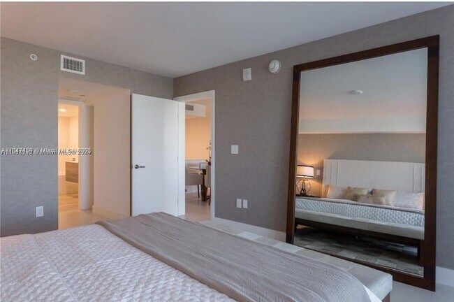 Foto del edificio - 9261 E Bay Harbor Dr