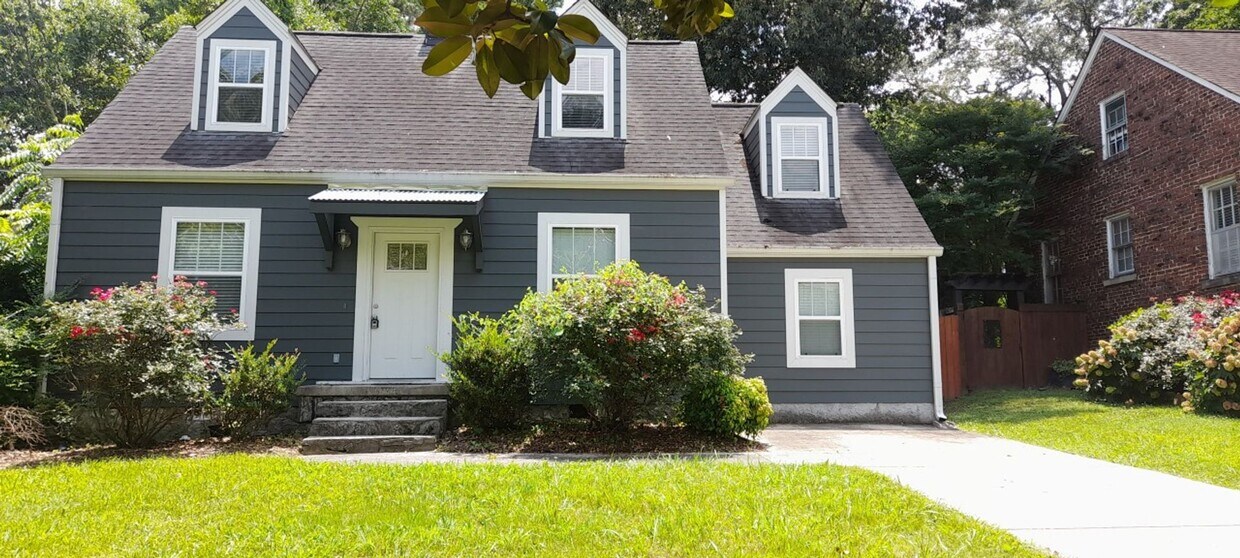 Primary Photo - COMING SOON - 2 Bedroom 2 Bath home with f...