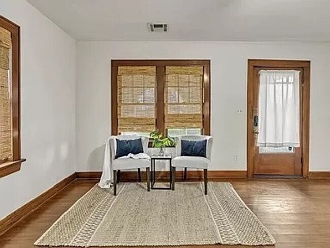 Building Photo - Charming 2/2 Tudor Home in Heart of OKC!