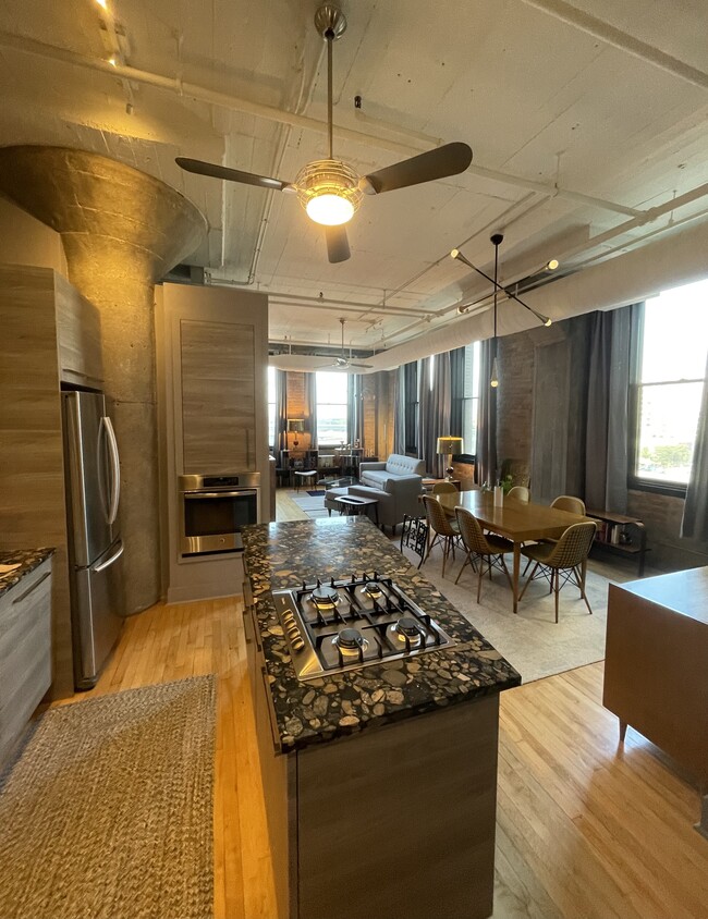 Photo - 728 W Jackson Blvd (Chicago, IL)