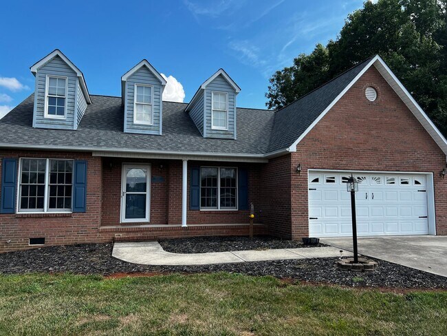 Building Photo - For Rent Mocksville
