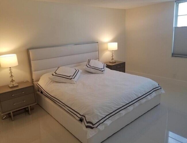 Foto del edificio - 336 N Birch Rd