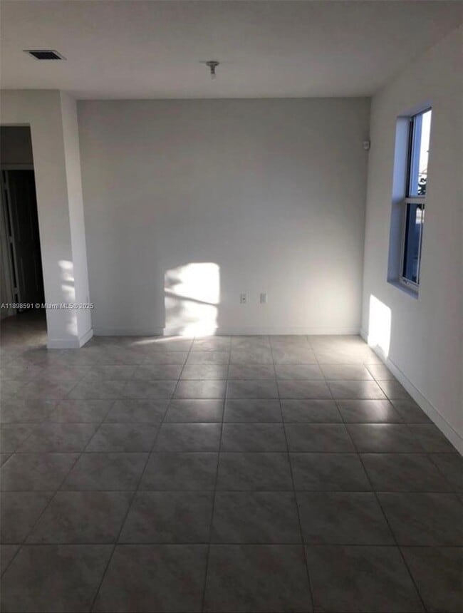 Building Photo - 24340 SW 117th Ave
