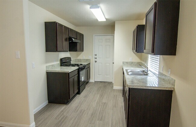 Building Photo - 944 River Sage Ct