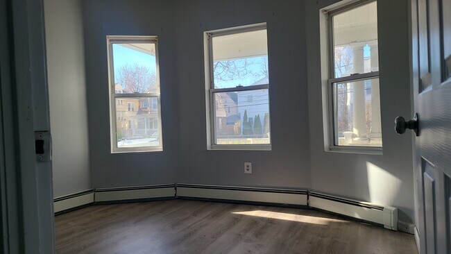 Master bedroom. - 44 Irving St