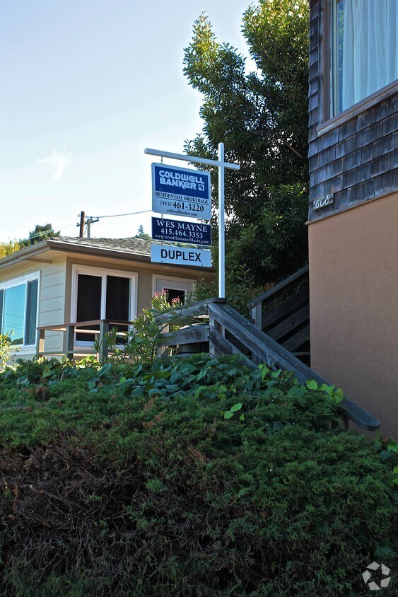 Building Photo - 608 Locust St