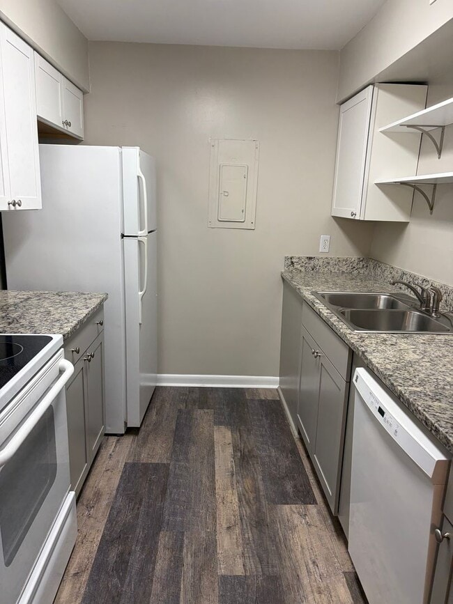 Building Photo - REMODELED NW RALEIGH 3 BEDROOM CONDO IN MARTINIQUE--SWIMMING POOL- UPDATED PRIMARY BATHROOM