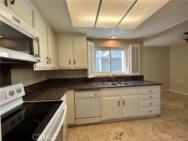 Building Photo - 2404 Via Mariposa W