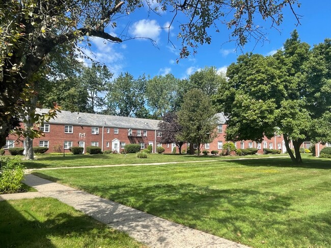 Courtyard - 63 W Hudson Ave