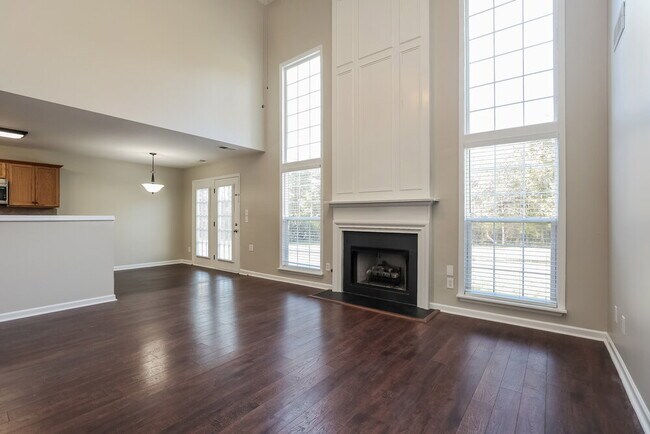 Building Photo - 707 Bob White Ct