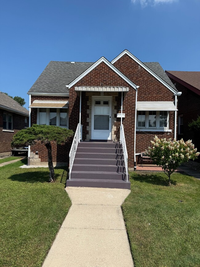 Building Photo - 2137 Wespark Ave