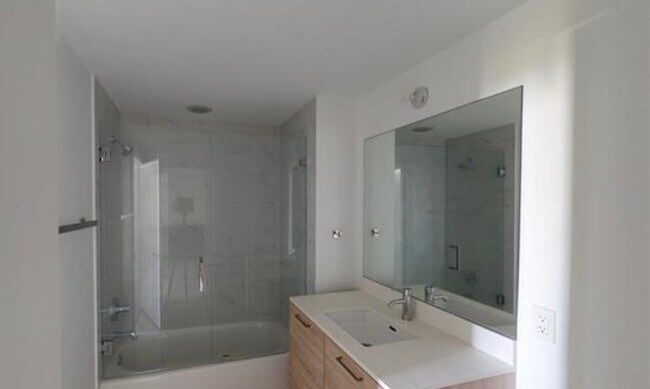 Building Photo - 16375 Biscayne Blvd