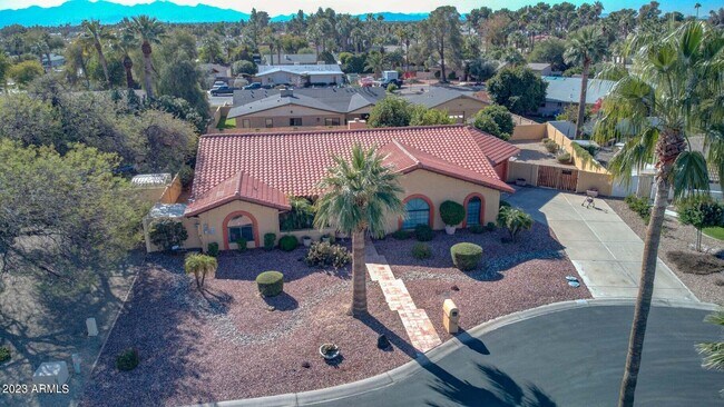 Building Photo - 315 W Sonoma Dr