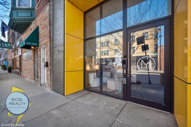 Building Photo - 3464 N Lincoln Ave
