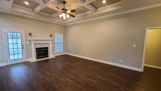 Building Photo - Beautiful home in The Highlands