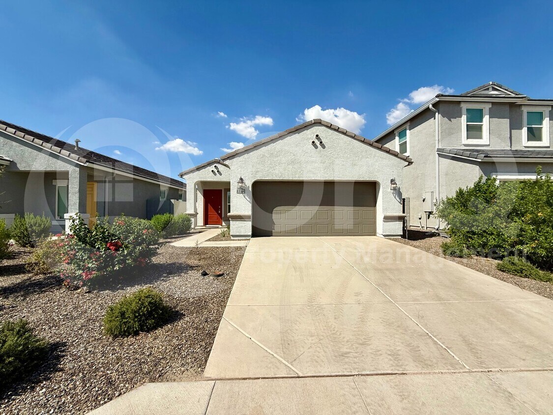 Foto principal - 3372 W Stanton Ave
