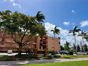 Building Photo - 217 Sunrise Lakes Blvd