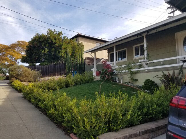 Building Photo - 1723 El Verano Way