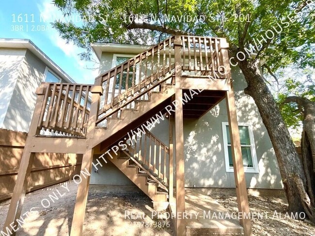 Building Photo - 1611 N Navidad St