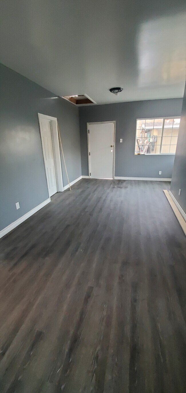 Living Room / Dining room - 132 W 73rd St