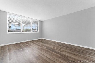 Building Photo - 931 Gardenia Dr
