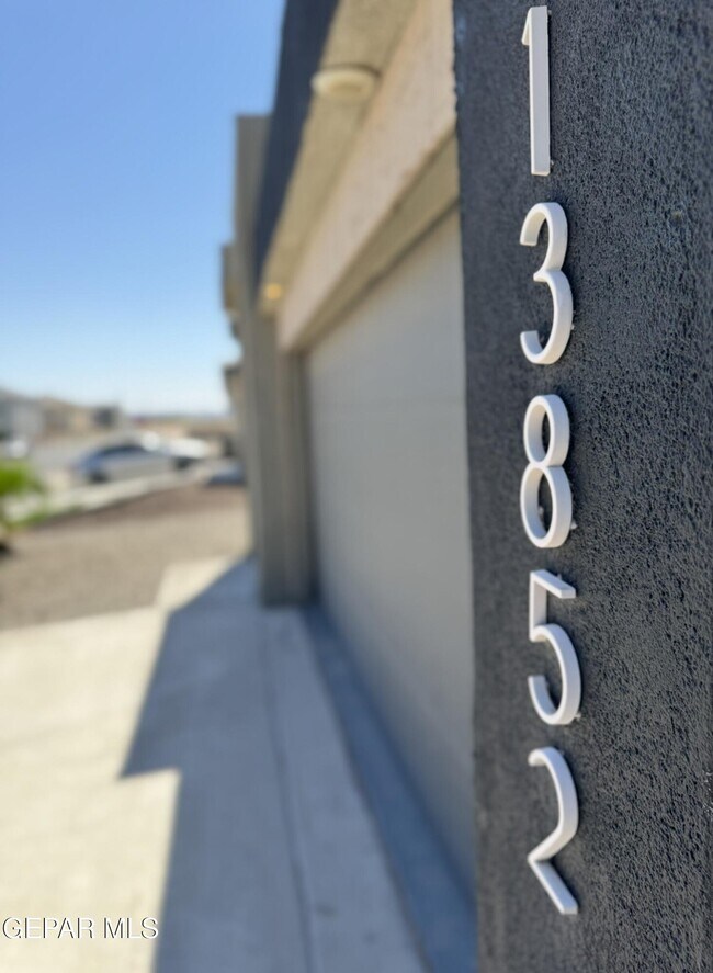Foto del edificio - 13852 Paseo Alegre Ave