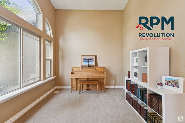 Building Photo - "Spacious 6-Bed Gem with Granite Touches &...