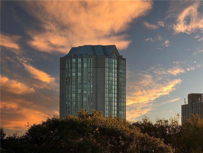 Foto del edificio - 2870 Pharr Ct S Northwest