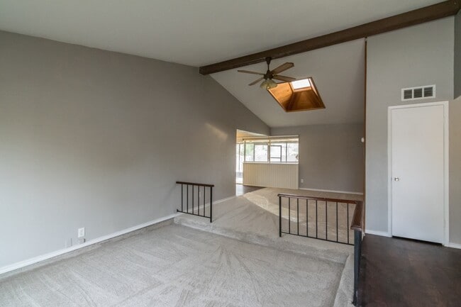 Foto del edificio - 5214 Spring Lake Dr