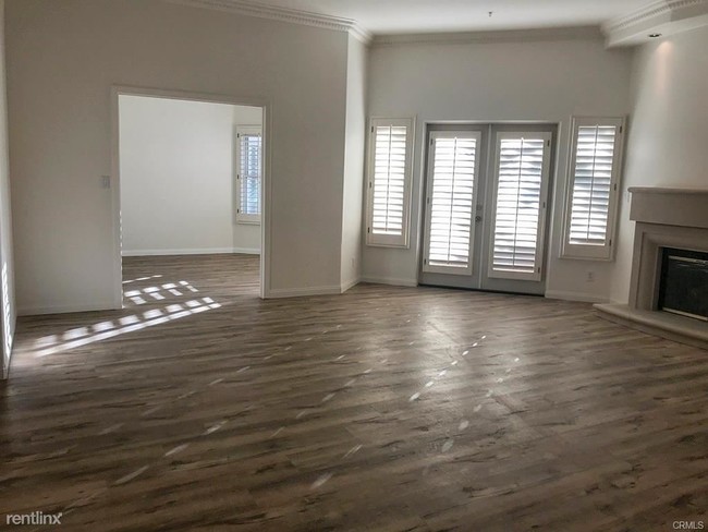 Building Photo - 2 br, 2.5 bath Condo - 83 Plaza de las Flores