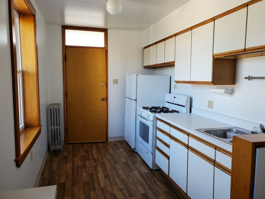 Primary Photo - 4047 N Narragansett Ave