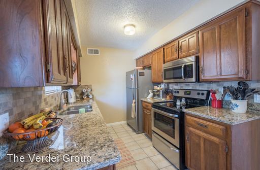 Building Photo - 2721 Hurstview Dr