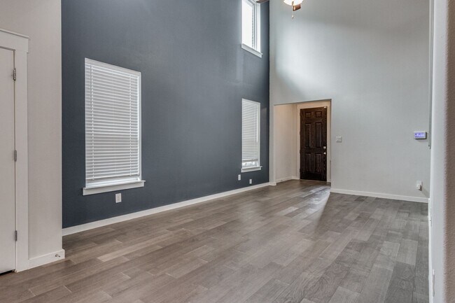 Building Photo - Charming 3BR and 2.5 Bath House in Mesquite