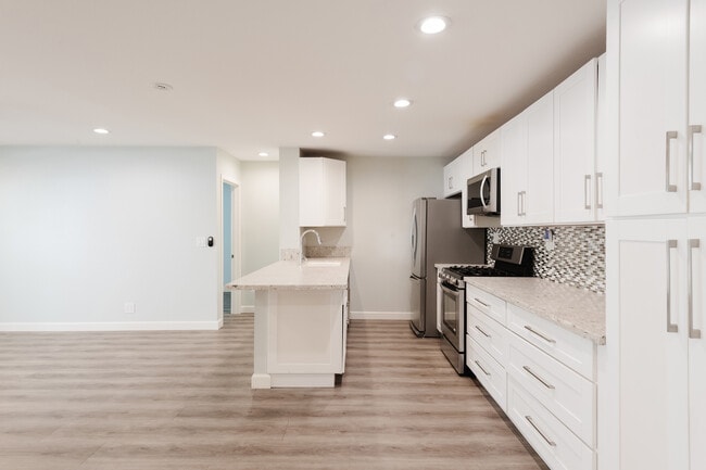 Building Photo - 4727 W 147th St