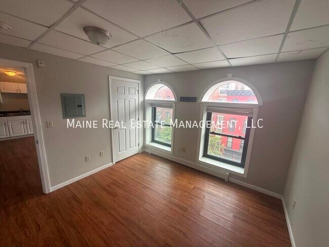 Building Photo - 35 Main St