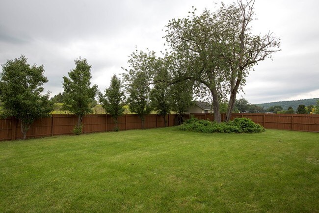 Building Photo - 21 Hunters Run