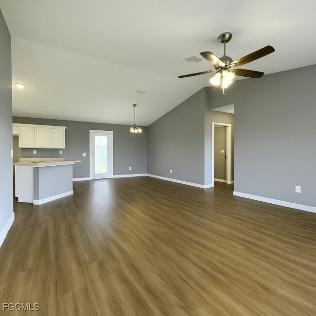 Foto del edificio - 2948 SW 6th Ave