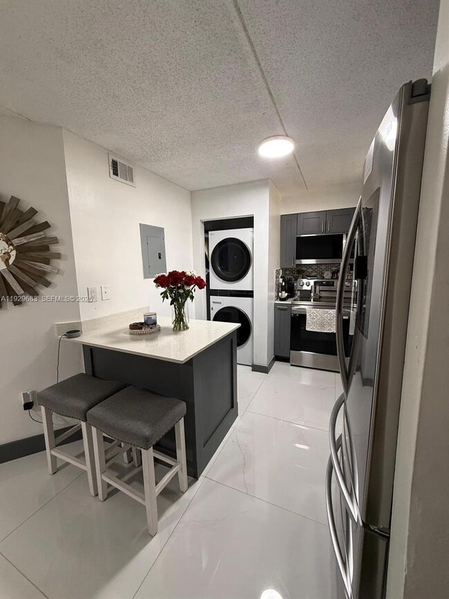 Foto del edificio - 6195 NW 186th St