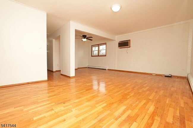 Building Photo - 9 Davey St