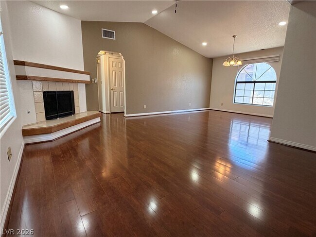 Building Photo - 1411 Santa Margarita St