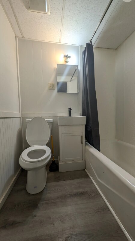 Building Photo - 467 Burgess St