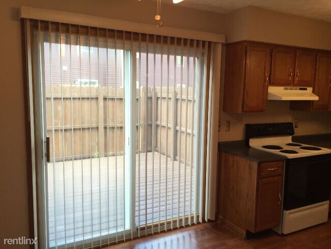 Building Photo - 2 br, 1.5 bath Condo - Peppertree Ln Condo