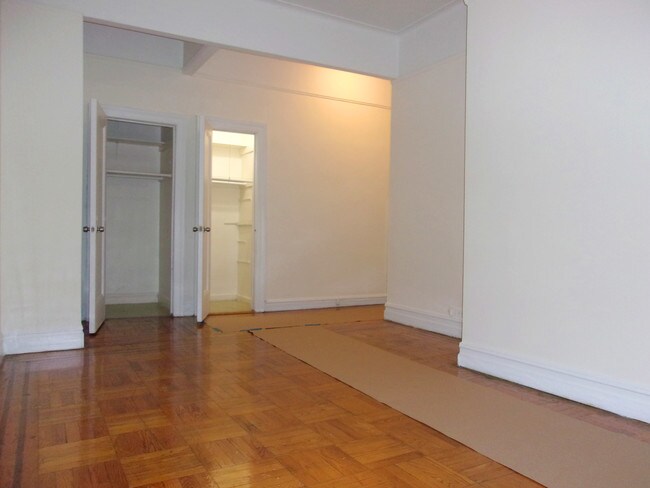 Foto del edificio - 4865 Broadway Ave
