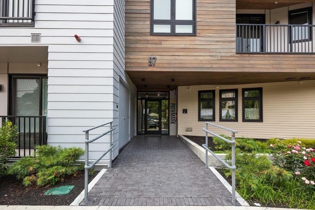 Foto principal - 97 Elmwood St