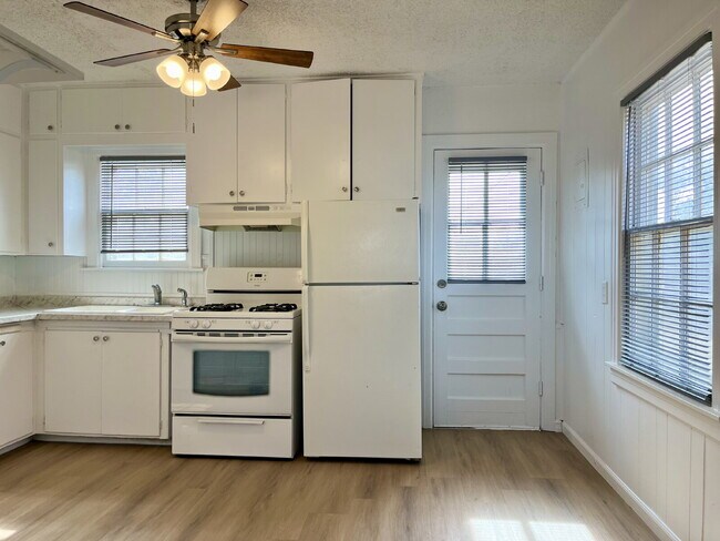 Building Photo - A Great Place to Call Home!