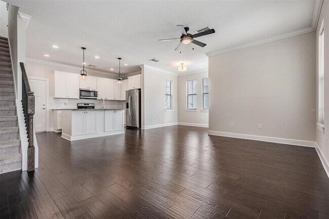 Building Photo - 845 Aurora Way